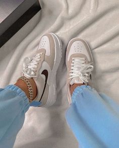 2023 Shoes Trends Women Sneakers, Women’s Heels, Cool Girl Shoes, Shoes That Go With Everything, Girl Shoes Sneakers, Sepatu Air Jordan, Cute Casual Shoes, Fall Vacation