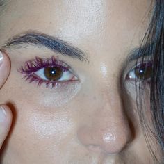 Color Around The Face, Colored Mascara Looks Brown Eyes, Color Mascara, Colour Mascara, Colorful Mascara Looks, Pink Makeup Looks Festival, Colourful Mascara Looks, Colorful Mascara, Colored Mascara Brown Eyes