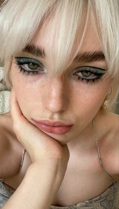 Twiggy Inspired Makeup, Funky Eyeliner, Twiggy Makeup, Funky Makeup, Disco Queen, Swag Makeup, Smink Inspiration, Jersey Boys, Dope Makeup