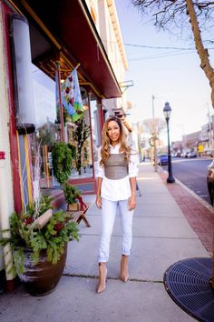 Whether going sultry or looking for a luxury look, here are some tips on styling the faux leather corset top trend. Blogger Outfit Inspiration, Travel Influencer, Corset Outfit, Blogger Outfits, Effortlessly Chic Outfits