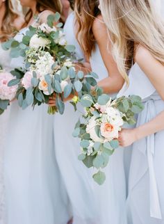 two bridesmaids holding bouquets in their hands and the caption says, gorgeous minimalist modern wedding is proof less is more