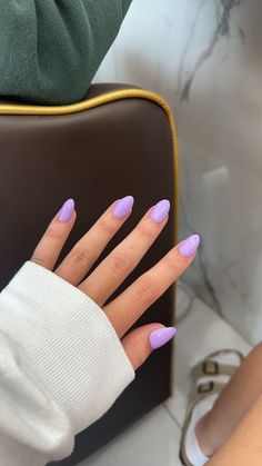 Lilac Short Acrylic Nails, Plain Color Acrylic Nails Almond, Lavender Purple Almond Nails, Light Pastel Purple Nails, Simple Nails Lavender, Summer Color Almond Nails, Nail Inspo Summer Purple, Basic Solid Color Nails, Spring Nail Solid Colors