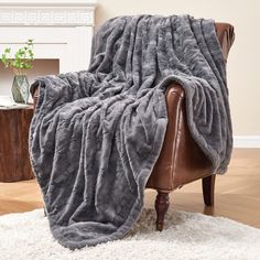 PRICES MAY VARY. SUPER SOFT & WARM BLANKET: Carefully crafted with thick faux fur on the top side and smooth flannel on the backside, and certificated by OEKO-TEX100 that ensures textiles comply with high safety and environmental standards. This faux fur throw blanket will go beyond your expectation and bring you ultimate comfy and warmth. SIZE: Our soft minky blankets come in two different sizes: 50x60 inches and 60 x80 inches. Suitable for your chair, sofa, couch and kids or adult bed. GIFT FO Fur Bed Throw, Faux Fur Bedding, Fur Bedding, Modern Blankets, Chinchilla Fur, Faux Fur Throw Blanket, Hygge Decor, Grey Throw, Fur Throw Blanket