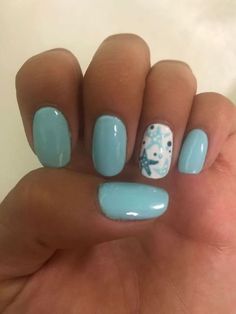 beach nail design: starfish accent Nails Short Vacation, Beach Nails 2023 Gel, Nail Art Holiday Summer, Short Nails Acrylic Design For Summer, Gel Nail Designs For Cruise, Cute Beachy Nail Designs, Gel Nail Designs For Summer Beach, Turtle Gel Nails, Beachy Nails 2023