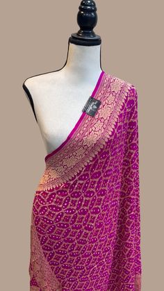 7999.00 TH6923 ➡️Download our Mobile App📱and shop on the go! TH6923 Bandhej Blouse Designs Latest, Kanjivaram Dupatta, Plain Sarees, Dupatta Dress, Kalamkari Fabric, Silk Banarasi Saree, Floral Print Sarees