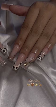 Anuel Aa Nails, Nail Inspo Medium Square, Frenchies With Rhinestones, Medium Birthday Nails, Simple Square Nail Designs, Hand Poses For Nails, Medium Freestyle Nails, Gold Nail Set, Money Nails