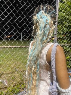 blond and blue knotless braids #monsterhigh #lagoonablue#laguna#knotless#knotlessboxbraids#braids#alternative#summer#braids#hairstyle Blue Bohemian Braids, Blonde And Teal Braids, Blue French Curl Braids, Blue Braids Hairstyles, Blonde And Blue Braids, Turquoise Braids, Teal Braids, Blue Knotless Braids, Blue Knotless