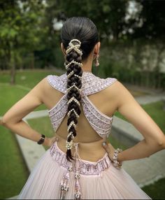 Gujarati Bridal Hairstyles, Indian Bridal Braided Hairstyles, Long Plait Hairstyles, Jaggo Hair Styles, Braided Hairstyles For Wedding Indian, Bridal Hairstyles Indian Weddings Front, Hairstyles With Dresses, Wedd Hairstyles, Braided Long Hairstyles