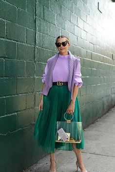 Blair Eadie of Atlantic-Pacific in a lilac Tibi top and green H&M skirt in NYC. Click through to shop all her favorite Tibi pieces! Lilac Clothes, Mode Ab 50, Neon Prom Dresses, Rok Outfit, Green Color Combinations, Lilac Top, Color Combos Outfit