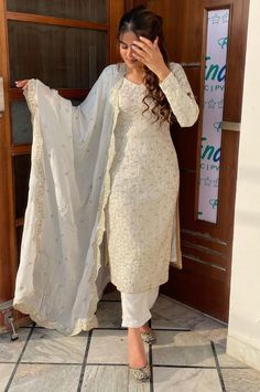 Long Skirt Top Designs, Simple Indian Suits, Muslim Women Clothing, Clothing Pattern Design, Kurti Sets, Gym Pictures, Cute Dresses For Party, Fancy Sarees Party Wear