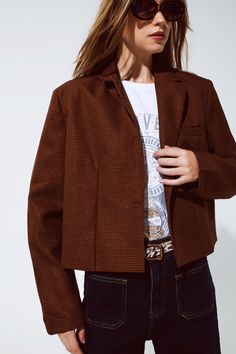 Transform your wardrobe with our stylish oversized cropped blazer, adorned with the timeless Vichy checkerboard design and infused with subtle metallic details. This blazer effortlessly strikes a balance between classic charm and modern flair. Made with 100% high-quality polyester, both inside and out, ensures a comfortable wear and a luxe feel. The brown hues, combined with metallic touches, create an alluring visual texture that captures and reflects light in the most mesmerizing way. The blaz Blazer Sleeves, Glitter Romper, Glitter Mini Dress, Facebook Black, Fashion Portfolio, Cropped Blazer, Oversized Blazer, Jumper Sweater, Blazer Coat