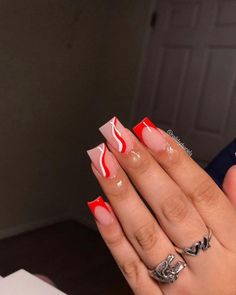 Tips And Gel Nail Ideas, Short Nails Ideas Acrylic, Short Design Nails, Short Nails With Designs, Short Cute Nail Designs, Red Nails With Design, Acrylic Nail Designs Short, Square Red Nails, Short Acrylic Nail Ideas