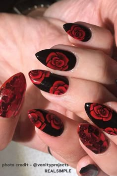 Red Nail Trend, Prom Nail Inspo, Oval Nails Designs, Women Nail Art, Prom Nail, Beauty Nails Design, Heart Nail Art