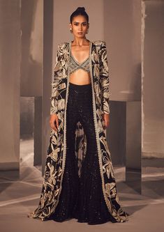 Gold Sharara, Ritika Mirchandani, Black And Gold Abstract, Sangeet Outfit, Sharara Pants, Look Boho Chic, Traditional Indian Outfits, Lakme Fashion Week, Party Wear Indian Dresses