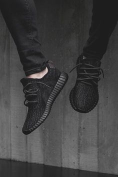 Yeezy Outfit, Sneaker Trend, Trendy Mens Fashion, Best Sneakers, Sneakers Men Fashion, Black Sneakers, Trendy Shoes, Adidas Yeezy Boost, Sneaker Head