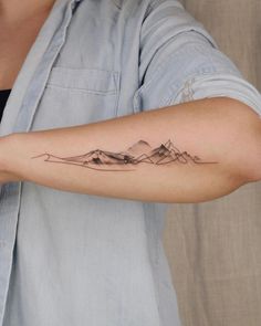 The Art of Travel: Exploring the World of World Traveler Tattoos | Aesthetic & Unique Tattoo Ideas Traveler Tattoos, Small Travel Tattoos, Tattoo Ideas Travel, Watercolor Bike, Tattoos For Women Unique, Travel Tattoo Ideas, Moon Globe, Geometric Line Tattoo, Vintage Tattoo Art