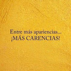 a yellow wall with the words entre mas aprrencias, mas carencias