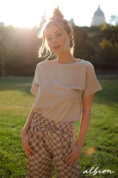 Ready to layer up, this tee is a staple you'll reach for in any season. Beige Summer T-shirt For Day Out, Beige T-shirt For Summer Day Out, Versatile Relaxed Fit Crop Top For Day Out, Summer Relaxed Boxy Fit Tops, Summer Boxy Fit Top For Everyday, Chic Boxy Fit Tops For Fall, Boxy Fit Top For Everyday Summer Wear, Chic Boxy Top For Fall, Spring Relaxed Fit Tops With Cuffed Sleeves