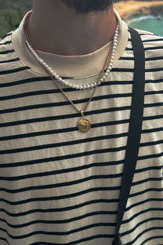 Erhöhe deinen Stil mit dieser Luxury Gold Medusa Pendant Chain . Das Stück ist ein Eyecatcher und setzt pulsierende Trends – Perfektes Geschenk für Modebewusste Personen. Diese goldene Halskette mit Medusa Anhänger ist ein absolutes Muss für alle Modeschmuck-Liebhaber. Sie ist vielseitig kombinierbar, ob lässig oder schick, ein einzigartiger #Gold #Geschenkidee #Geburtstag #Weihnachten #Damen #Herren #Modeschmuck #GourmetteKette #LinkKette #Luxus #Statement #Modeaccessoire #MedusaPendantChain Thick Chain Necklace Men, Snake Gold Chain Men, Medusa Pendant Necklace, Versace Medusa Necklace, Medusa Pendant, Lion Pendant Men, Snake Head, Men Necklace, Charm Necklace