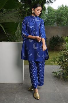 Indigo blue mulberry silk short kurta with chand motifs and bandhani print. Comes with pant. - Aza Fashions Bandhani Cord Set, Bandhani Outfits, Bandhani Kurta, Cod Set, Jk Fashion, Cotton Dress Pattern, Women Trousers Design, Green Cotton Dress, Bandhani Print