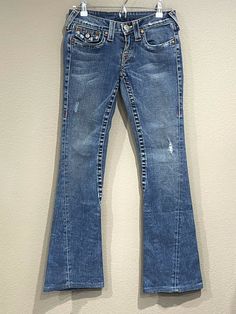 True Religion Joey Jeans Denim Style #10-503 Flare Leg Sz 27 M Wash Flap Pockets. Denim Style, Simple Trendy Outfits, True Religion Jeans, Purple Aesthetic, Workout Accessories, True Religion, Dream Wardrobe, Jeans Denim, Denim Fashion