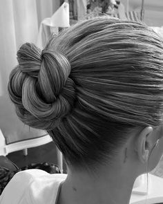 Ballerina Wedding Hair, Blonde Bun Wedding, Slick Bun Updo, Low Bun Hairstyles Slick Back, High Ballerina Bun Wedding Hair, Classy Hair Updo, Mid Bridal Bun, Bridal Ballerina Bun, Mid Height Bun Wedding