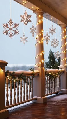 Diy Christmas Balcony Decor, Christmas Decor Ideas Balcony, Outdoor Porch Christmas Decorations, Entryway Decor Christmas, Winter Front Porch Decor, Porch Garland, Christmas Porch Decor Ideas, Christmas Destinations, Christmas Decoration Ideas