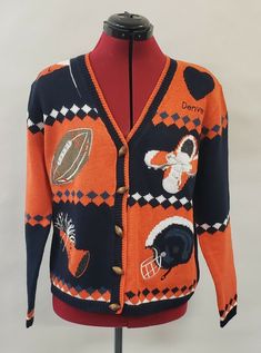 New Christopher & Banks Denver Broncos Football Knit Cardigan Sweater Size Small Approximate measurements are taken flat and without stretching. Chest: 21 1/2" Shoulders: 18" Sleeves: 22 1/2" Length: 21 1/2" Retro Knitted Fall Cardigan, Retro Knitted Cardigan For Fall, Retro Crew Neck Cardigan For Fall, Retro Knit Cardigan For Fall, Denver Broncos Football, Broncos Football, Nfl Jersey, Knit Cardigan Sweater, Denver Broncos