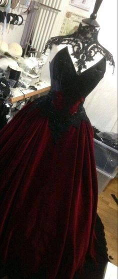 Ball Gowns Prom Elegant, Ball Gowns Aesthetic, Prom Elegant, Gothic Wedding Dress, Fantasy Dresses, Kids Gown, Gowns Prom, Ball Gowns Evening