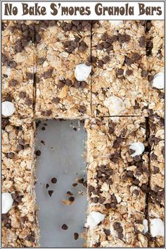 no bake s'mores granola bars with chocolate chips and marshmallows