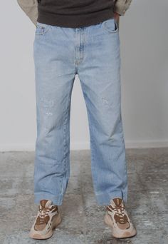 Amazing vintage relaxed straight fit jeans in blue denim. Cotton 100%. Such cool vintage piece, absolutely love! Size W40 (on label 56). Waist is about 100cm, inside leg length 72cm (measured laid flat, please, measure simillar/expected fit clothing in your wardrobe). Model usually wears size M for slim fit,L for relaxed fit, is 6ft2/189cm tall. X Great condition but keep in mind that it is vintage item and signs of natural wear/age might appear. If you have any questions about item dont hesitat Pre-washed Straight Leg Denim Blue Jeans, Relaxed Fit Light Indigo Washed Jeans, Vintage Relaxed Fit Jeans With Straight Hem, Light Indigo Washed Jeans With Relaxed Fit, Light Indigo Washed Relaxed Fit Jeans, Blue Selvedge Straight Leg Pants, Pre-washed Straight Leg Rigid Denim Jeans, Pre-washed Rigid Denim Straight Leg Jeans, Classic Blue Distressed Jeans