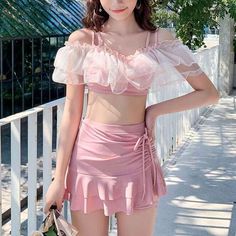 Material: Polyester Support Type: Wire Free With Pad: Yes Color: Pink, Blue Gray Size Info. M: Bust 70ABC-75AB, Height 153-162cm, Weight 45-48 kg L: Bust 75ABC-80AB, Height 153-170cm, Weight 48-55 kg XL: Bust 80ABC-85AB, Height 158-170cm, Weight 55-60 kg All measurements are approximate and can vary slightly. Please check size info. before order. Swimming Outfits, 90s Y2k Fashion, Crop Top With Jeans, Halter Top Dresses, Floral Bodycon, Summer Lace, Trendy Summer Outfits