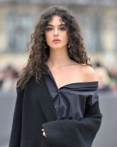 Deva Cassel Style, Deva Cassel, Softball Hairstyles, Cute Box Braids Hairstyles, Kampot, Beauty Influencer, Looks Street Style, Monica Bellucci, Curly Hair Tips