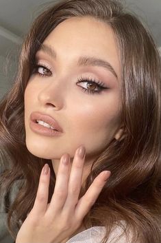 I love fall makeup trends, and I can’t wait for this season to come around again! In this blog post, I’ll share some of my favorite fall makeup ideas ... Nikki Makeup, Monochromatic Makeup, Fall Makeup Trend, Barbie Makeup, Magical Makeup, Soft Glam Makeup, Bridal Inspo, Fall Makeup