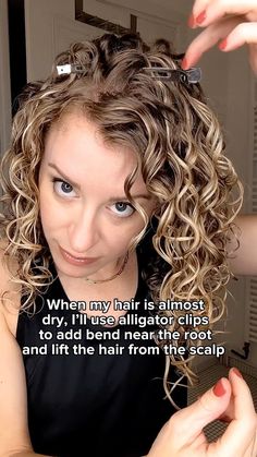 Fluffy Curls, Curly Hair Care Routine, Fine Curly Hair, Braiding Your Own Hair, Hair Hack