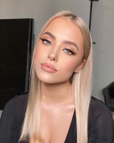 Natural Glam Look Make Up, Make Up To Bring Out Green Eyes, Rose Whitely Huntington, Classy Makeup Blue Eyes, Wedding Guest Hairstyles Blonde, Big Doey Eyes Makeup, Soft Glam Makeup Blonde Hair Blue Eyes, Natural Wedding Makeup For Pale Skin, Natural Glam Makeup Pale Skin