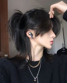 Peekaboo Wolfcut, Korean Tomboy Haircut, Wolf Cut Tomboy, Tomboy Long Hair, Shortish Hair, Hair Tomboy, Tomboy Haircut, Tomboy Hairstyles