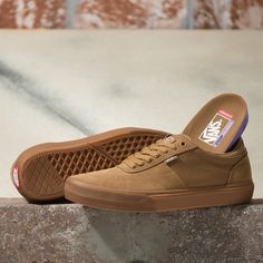 Vans Gilbert Crockett Skateboard Shoe - Brown/Gum Nike Dunks Low Outfit Woman, Nike Dunks Outfit Woman, Nike Dunks Outfit, Long Skate, Nike Shoes Women Fashion, Style Vans, Challenger Srt, Cute Nike Shoes, Skate Shoe