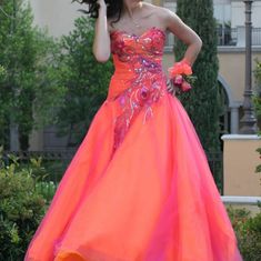 Stand Out From The Crowd In This Elegant Strapless Dress In Beautiful Sunset Colors. This Gorgeous Dress Is Designed In Sequins And Layers Of Tulle. Perfect For Any Event! Size 2 - Model Is 5'7 And A 36b. Dress Was Only Worn Once For Prom. Tony Bowls Dresses, Sequin Gown, Sunset Colors, Beautiful Sunset, Gorgeous Dresses, Pink And Orange, Strapless Dress, Sequin, Prom Dresses