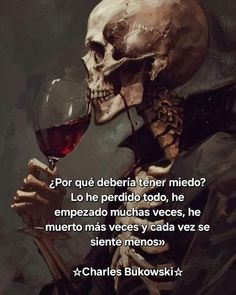 a skeleton holding a glass of wine with the caption'por que deberia tierer medico? lo he perdido to do, he empeza much vece