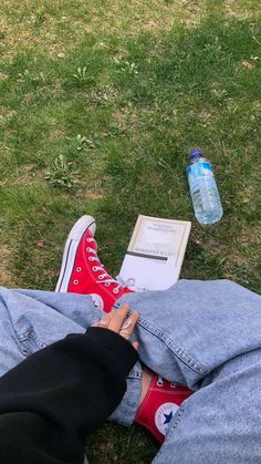 Converse Aesthetic, Outfits With Converse, Instagram Feed Ideas, Trik Fotografi, Foto Ideas Instagram, Summer Inspiration, Instagram Inspo