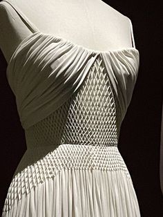 Smocking Patterns, Photography Exhibition, Azzedine Alaia, Clothing Details, Couture Sewing, Diy Blouse, Blouse Diy, Fashion Blouse Design, Fashion Blouse