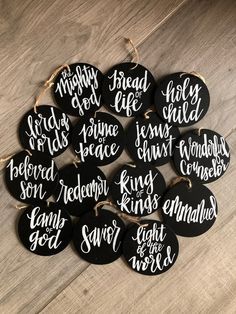 Squad Gifts, Christmas Countdown Diy, Christmas Room Decor Diy, Name Christmas Ornaments, Ornament Family, Gifts Teacher, Name Christmas, Custom Christmas Ornaments, Christmas Custom