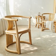 two chairs and a table in front of a bookcase with the words proqf on it