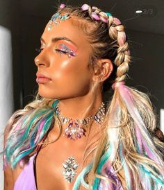 Rave Braids Festival Hair, Look Da Festival, Carnaval Make-up, Music Festival Hair, Coachella Party, Festival Make Up, Festival Makeup Glitter