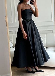 Corset Skirt Outfit, Chic Capsule Wardrobe, Holiday Capsule Wardrobe, Money Dress, Grad Outfits, Prom Inspiration, Concert Dresses, Classy Gowns, Chic Holiday