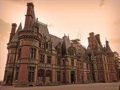 an old building with many windows and towers