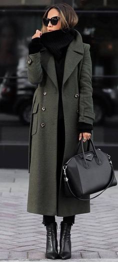 Long Green Coat, Fall Fashion Coats, Green Trench Coat, Best Winter Coats, Fashion Curvy, Coat Women Fashion, Women Overcoat, Black Knit Sweater