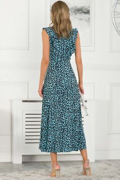 This maxi dress by Jolie Moi is decorated in an on-trend animal print for feminine appeal. Equipped with an elasticated waist to ensure a form-flattering silhouette, completed with a flattering boat neckline and ruffle short sleeves, it is made from a soft and fluid blended fabric and is a pretty piece you'll reach for again and again. Midi Dress Blue, Oasis Fashion, Long Summer Dresses, Ruffle Shorts, Dress Shapes, Linen Dresses, Fashion Face, Fitted Bodice, Full Skirt