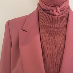 . Minimalist Moda, Look Rose, Pink Suit, Blog Inspiration, Detail Shots, Mode Inspo, Lifestyle Fashion, Mode Vintage, Fashion Mode